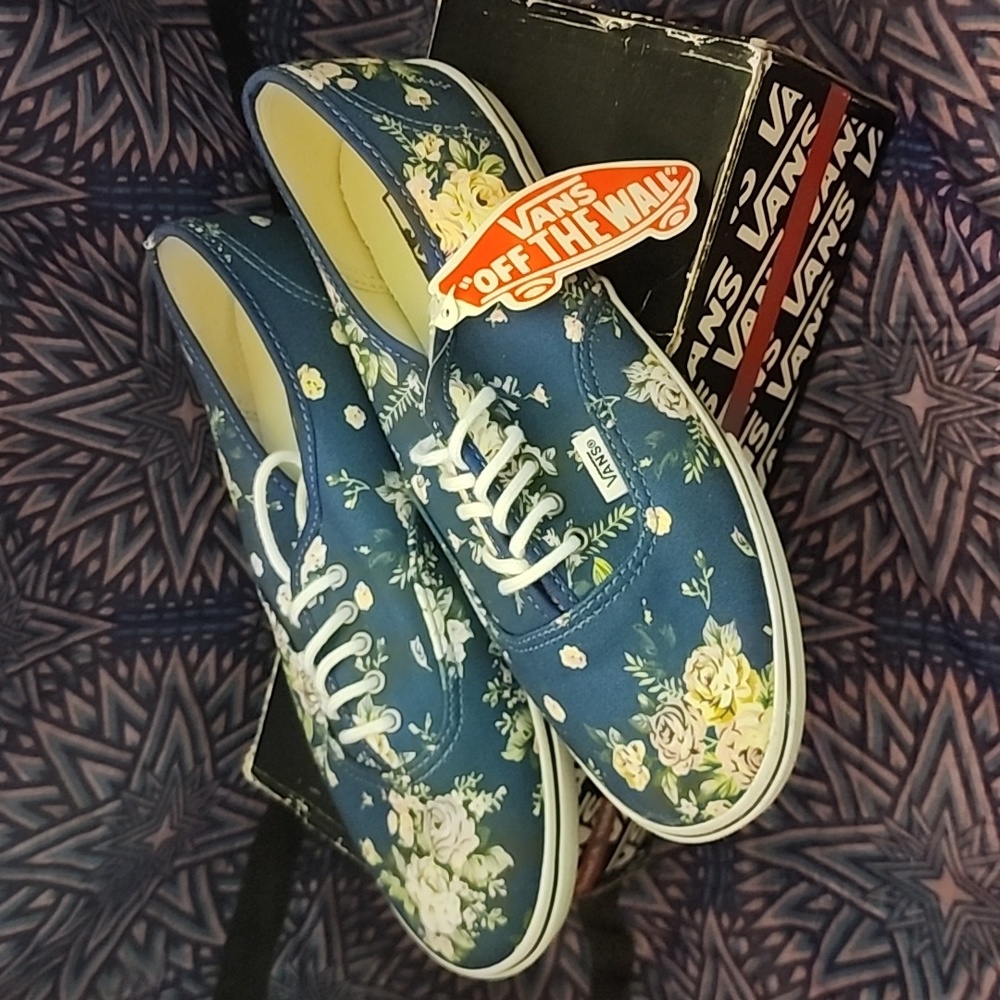 Lo-Pro Authentic Floral Blue Vans